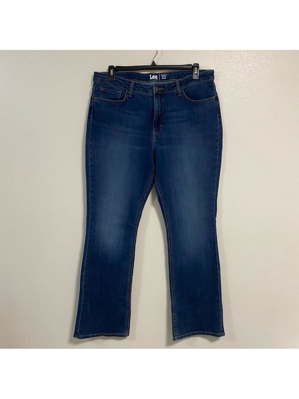 Lee Jeans Women’s Size 16 Medium Wash Midrise Regular Fit Bootcut Jeans NWT